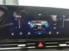 2022 Hyundai Elantra 1.5L CVT LUX Premium, белый — фото 8