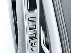 2022 Hyundai Elantra 1.5L CVT LUX Premium, белый — фото 11