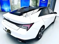2022 Hyundai Elantra 1.5L CVT LUX Premium, белый — фото 14