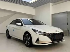 2022 Hyundai Elantra 1.5L CVT LUX Premium, белый — фото 3