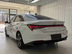 2022 Hyundai Elantra 1.5L CVT LUX Premium, белый — фото 4