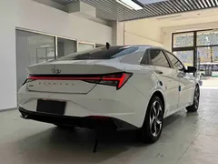 2022 Hyundai Elantra 1.5L CVT LUX Premium, белый — фото 6
