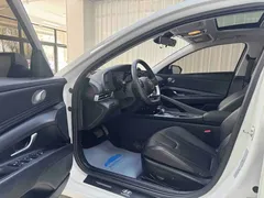 2022 Hyundai Elantra 1.5L CVT LUX Premium, белый — фото 7