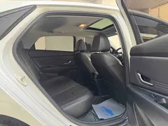 2022 Hyundai Elantra 1.5L CVT LUX Premium, белый — фото 9