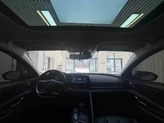 2022 Hyundai Elantra 1.5L CVT LUX Premium, белый — фото 18