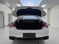 2022 Hyundai Elantra 1.5L CVT LUX Premium, белый — фото 21