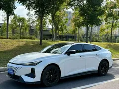 2023 Changan UNI-V 1.5T Premium, белый — фото 1