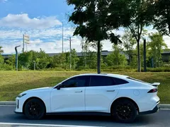 2023 Changan UNI-V 1.5T Premium, белый — фото 3