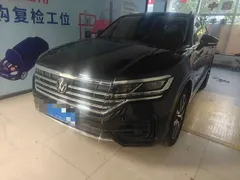 2021 Volkswagen Touareg 3.0TSI Sport Package, чёрный — фото 1