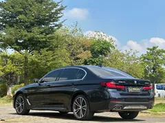 2022 BMW 5 Series 530Li Leading M Sport Package, чёрный — фото 4
