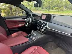 2022 BMW 5 Series 530Li Leading M Sport Package, чёрный — фото 16