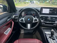 2022 BMW 5 Series 530Li Leading M Sport Package, чёрный — фото 18