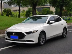 2022 Mazda 3 2.0L AT, белый — фото 3