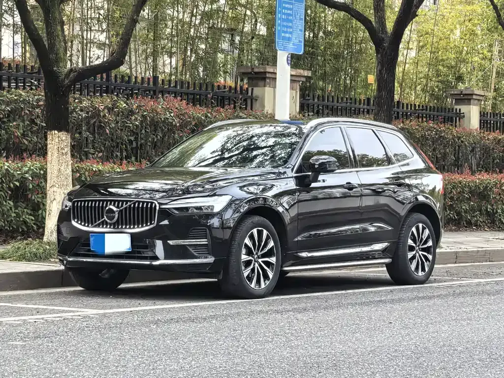 2023 Volvo XC60 4WD Luxury