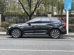 2023 Volvo XC60 4WD Luxury, чёрный — фото 3