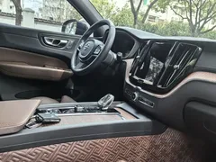 2023 Volvo XC60 4WD Luxury, чёрный — фото 7