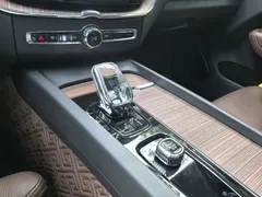 2023 Volvo XC60 4WD Luxury, чёрный — фото 10