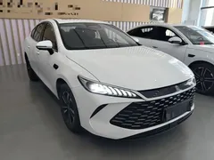 2025 BYD Qin PLUS DM-i PHEV 120KM, белый — фото 4