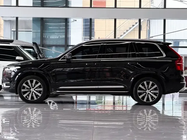 2022 Volvo XC90 B5 Luxury 5-seat