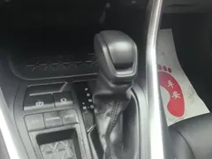 2021 Toyota RAV4 2.0L CVT 2WD Urban, белый — фото 16