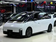 2024 Li Auto MEGA Ultra, белый — фото 1