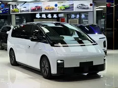 2024 Li Auto MEGA Ultra, белый — фото 3