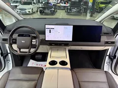 2024 Li Auto MEGA Ultra, белый — фото 5