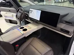 2024 Li Auto MEGA Ultra, белый — фото 6