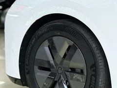 2024 Li Auto MEGA Ultra, белый — фото 15