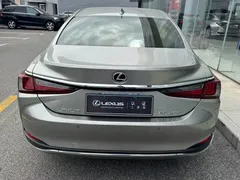 2021 Lexus ES 200 Excellence — фото 5