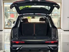 2023 Audi Q7 55 TFSI quattro S line Sport, чёрный — фото 19