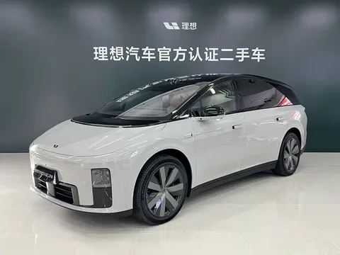 2025 Li Auto i8 Standard