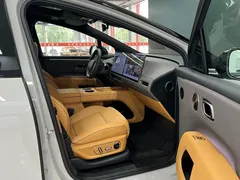 2025 Li Auto i8 Standard — фото 4