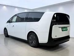 2025 Li Auto MEGA Ultra Smart Refresh, белый — фото 6
