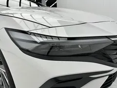 2023 Hyundai Elantra 1.5L CVT LUX Premium, белый — фото 10