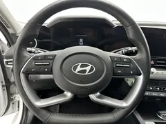 2023 Hyundai Elantra 1.5L CVT LUX Premium, белый — фото 17