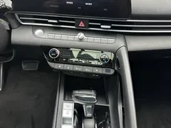 2023 Hyundai Elantra 1.5L CVT LUX Premium, белый — фото 19