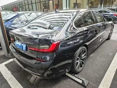 2022 BMW 3 Series 325Li M Sport, чёрный — фото 10