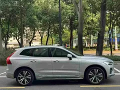 2022 Volvo XC60 T8 PHEV 4WD Luxury — фото 4