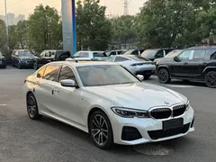 2022 BMW 3 Series 320Li M Sport Package, белый — фото 3