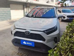 2023 Toyota RAV4 2.0L CVT 2WD Fashion Plus, белый — фото 1