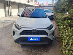 2023 Toyota RAV4 2.0L CVT 2WD Fashion Plus, белый — фото 2