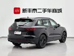 2022 Volkswagen Touareg 3.0TSI Black Sport Package, чёрный — фото 5
