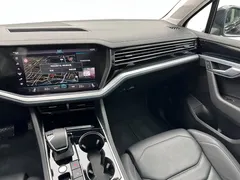 2022 Volkswagen Touareg 3.0TSI Black Sport Package, чёрный — фото 14