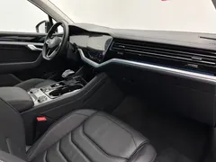 2022 Volkswagen Touareg 3.0TSI Black Sport Package, чёрный — фото 15