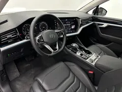 2022 Volkswagen Touareg 3.0TSI Black Sport Package, чёрный — фото 16
