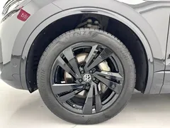 2022 Volkswagen Touareg 3.0TSI Black Sport Package, чёрный — фото 28