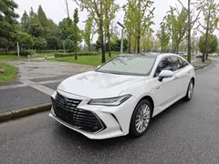 2022 Toyota Avalon Hybrid 2.5L XLE Premium, белый — фото 1
