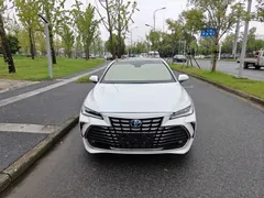 2022 Toyota Avalon Hybrid 2.5L XLE Premium, белый — фото 2