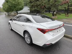 2022 Toyota Avalon Hybrid 2.5L XLE Premium, белый — фото 5